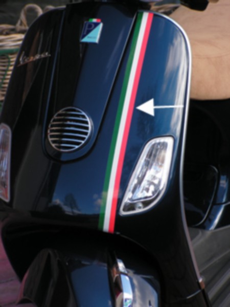 sticker Piaggio tricolore smal voorscherm Vespa LX en S groen/ wit/ rood