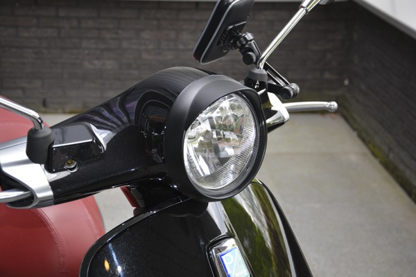 Headlight rim + luifel Vespa Primavera black matt DMP