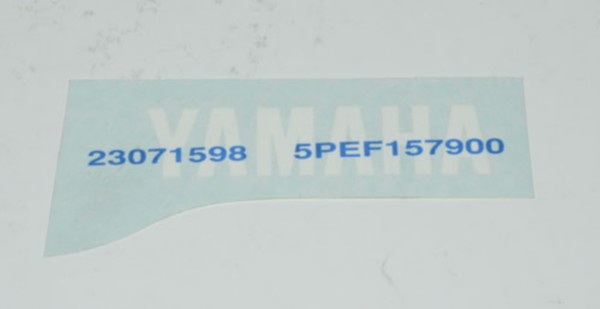 Sticker Yamaha woord [yamaha] voorspatbord wit links origineel 5pef15790000
