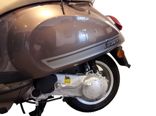 Sticker set side cover Vespa Primavera zilver/ Opaco