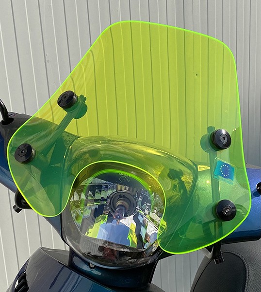 Windscherm + bevestigingsset laag (EU) 30cm transparant fluor groen Piaggio Zip 2000