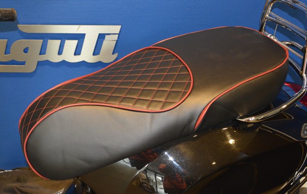 Cover buddyseat chesterfield black with rode bies Primavera Sprint