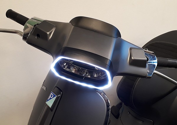 Koplamprand Vespa Sprint EVO-1 dagrijverlichting LED mat zwart DMP