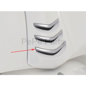 Voorscherm/sierstrip midden (onder)/chroom mat Vespa Primavera/Sprint <-2018 1B000274 origineel