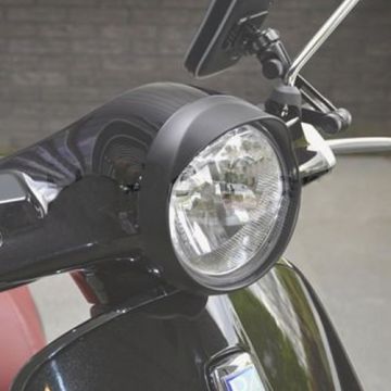 Koplamp sierring/rand matzwart Vespa Primavera 50-125-150cc met langere bovenste rand-booskijker DMP