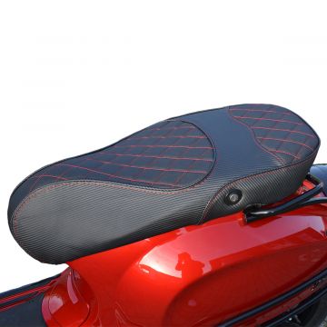 Buddydek/zadelhoes Vespa Sprint / Primavera Bentley stitch / stiksel rood carbon