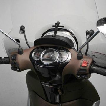 Bevestigingsset windscherm hoog Piaggio Beverly 2010->